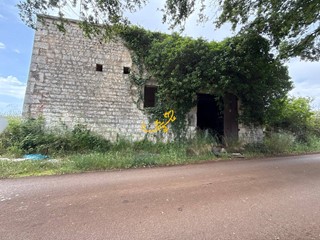 Cascina in Vendita a Monopoli, 140'000€, 150 m²