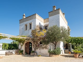 Rustico in Vendita a Fasano, 1'600'000€, 325 m²