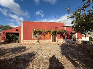 Rustico in Vendita a Castellana Grotte, 180'000€, 130 m²