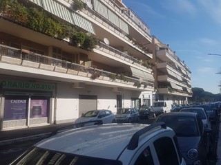 Negozio in Affitto a Roma, 2'500&euro;, 160 m²