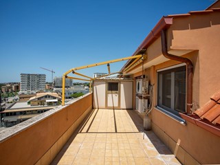 Attico in Vendita a Pomezia, 185'000€, 100 m²