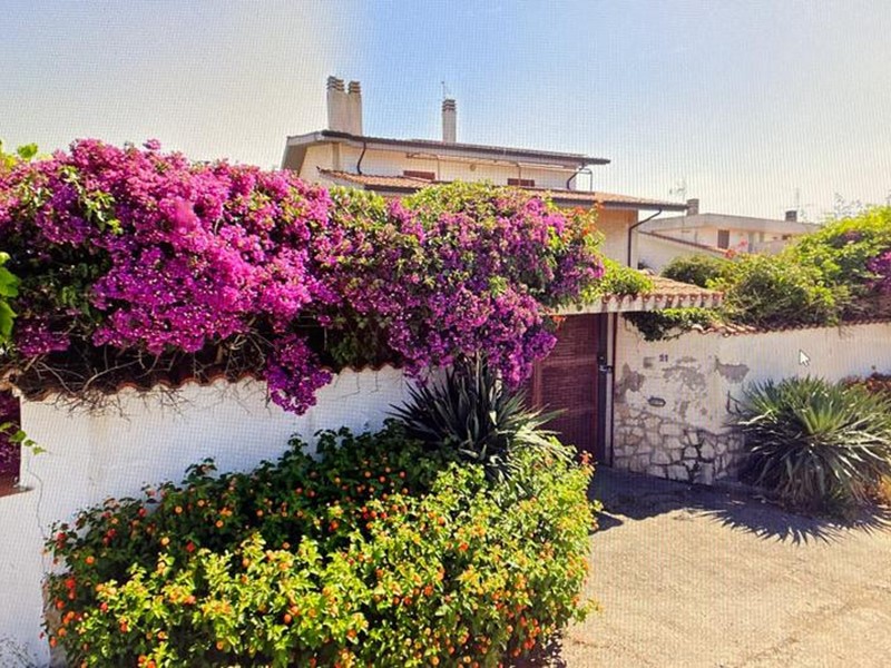 Villa in Vendita a Ardea, 245'000€, 270 m²