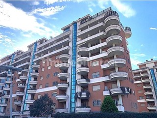 Trilocale in Vendita a Roma, 279'000&euro;, 83 m²