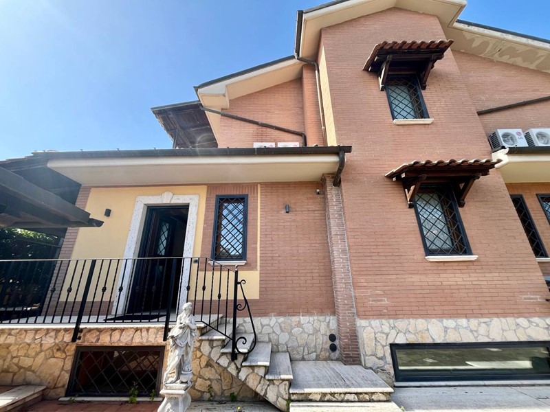 Casa Semi Indipendente in Vendita a Roma, 379'000&euro;, 150 m²