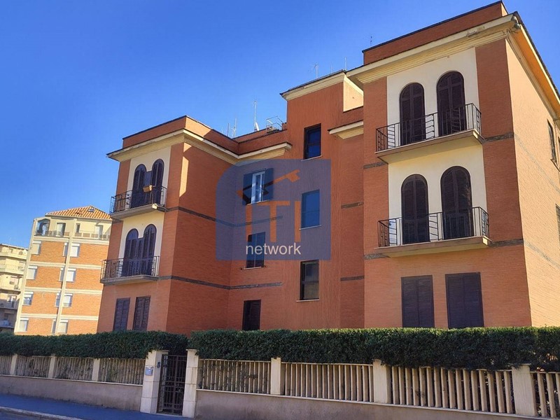 Quadrilocale in Vendita a Roma, 289'000&euro;, 125 m²
