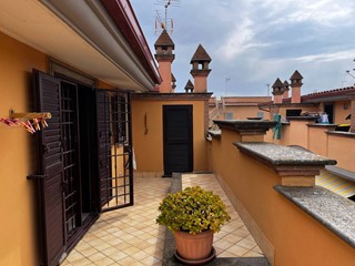 Casa Semi Indipendente in Vendita a Pomezia, 139'000€, 70 m²