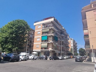 Trilocale in Vendita a Roma, 159'000&euro;, 90 m²