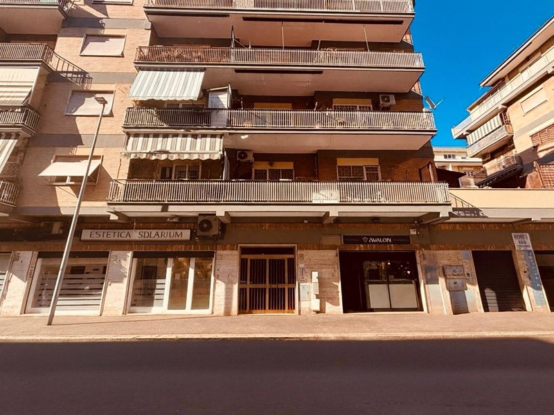 Trilocale in Vendita a Roma, 185'000&euro;, 70 m²