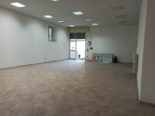 Immobile commerciale in Affitto a Avellino, 1'000€, 150 m²