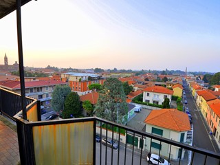 Trilocale in Vendita a Inveruno, 135'000€, 90 m²