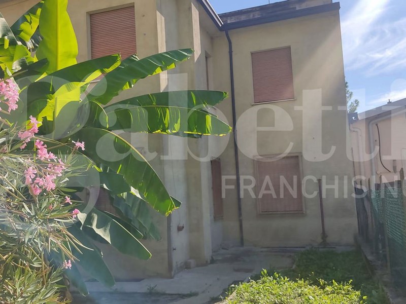 Casa Indipendente in Vendita a Faenza, 380'000€, 250 m²