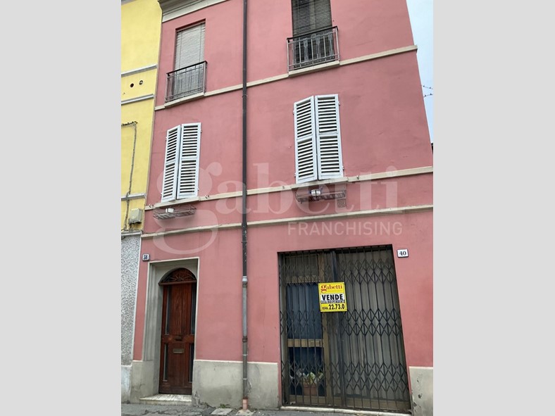Casa Indipendente in Vendita a Faenza, 285'000€, 234 m²