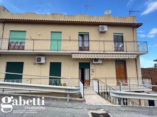 Quadrilocale in Vendita a Patti, 72'000€, 120 m², arredato