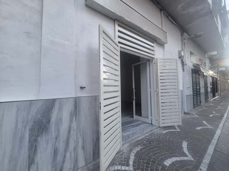 Negozio in Affitto a Caivano, 500€, 40 m²