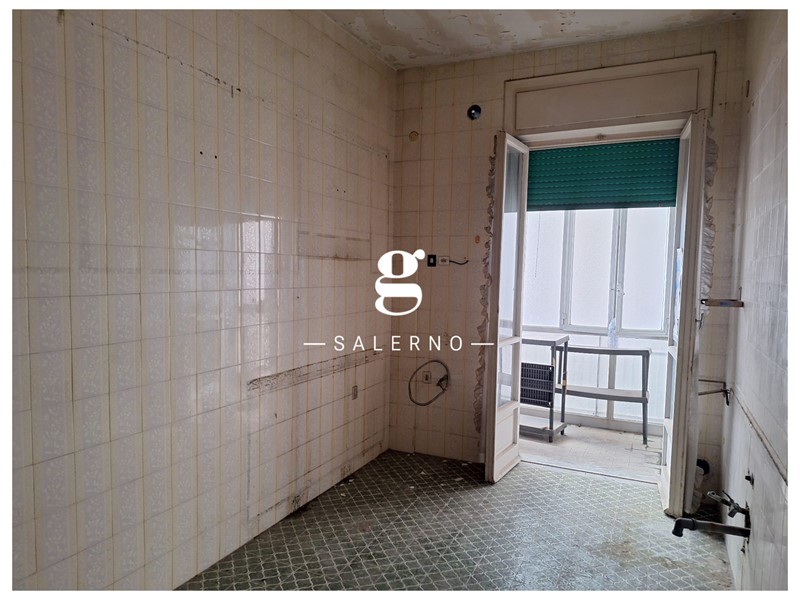 Quadrilocale in Vendita a Salerno, 350'000&euro;, 140 m²