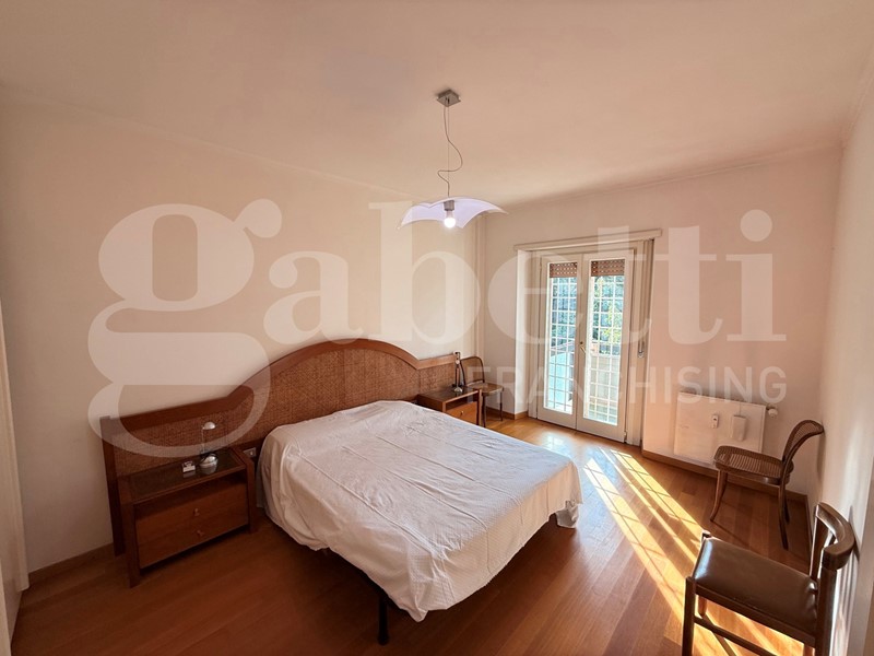 Bilocale in Affitto a Roma, 1'300€, 90 m², arredato