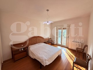 Bilocale in Affitto a Roma, 1'300€, 90 m², arredato