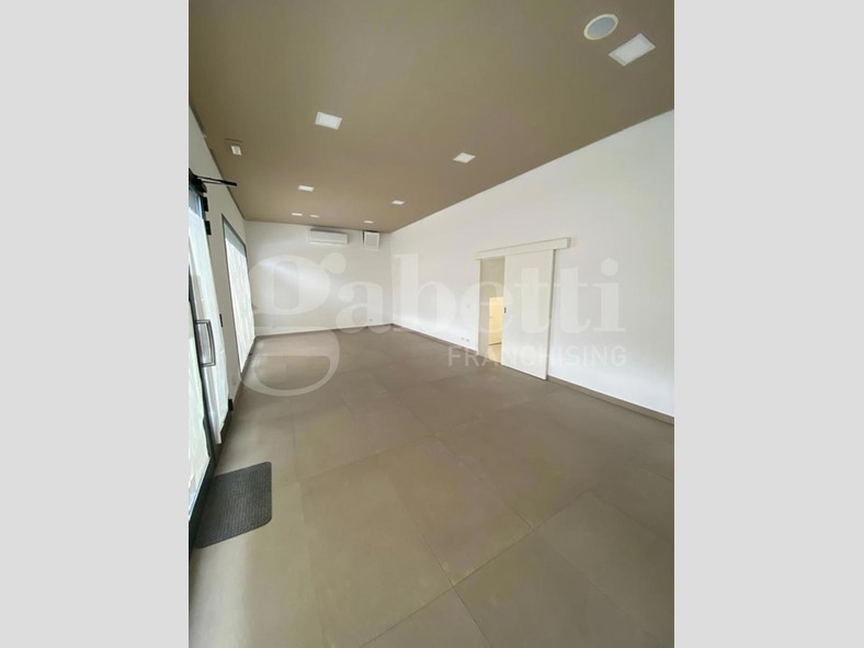 Negozio in Affitto a Rovigo, 600€, 50 m²