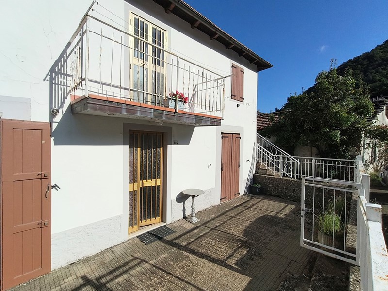 Appartamento in Vendita a Camugnano, 78'000€, 160 m², arredato
