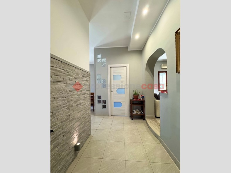 Villa bifamiliare in Vendita a Terracina, 205'000€, 85 m²