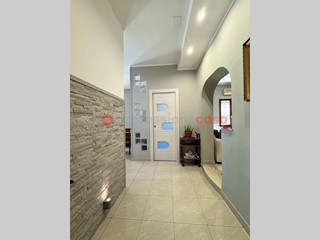 Villa bifamiliare in Vendita a Terracina, 205'000€, 85 m²