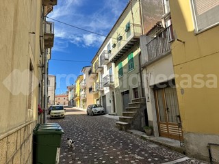 Casa Indipendente in Vendita a Pescolanciano, 55'000€, 300 m²