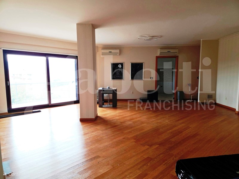 Appartamento in Affitto a Rende, 900€, 175 m²