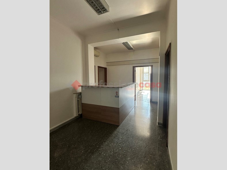 Ufficio in Affitto a Livorno, 1'650€, 223 m²