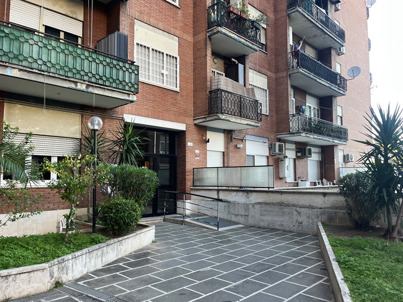Bilocale in Vendita a Roma, 239'000&euro;, 69 m²