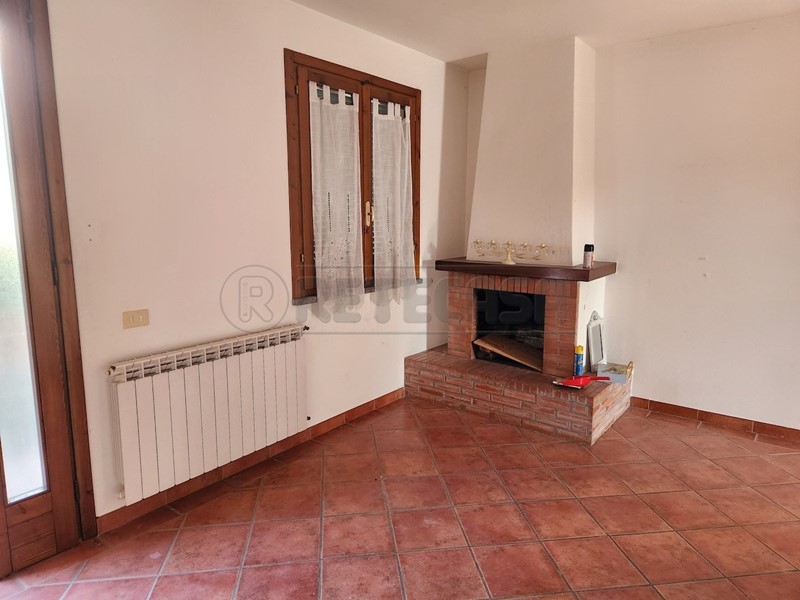 Villetta a schiera in Affitto a Santa Maria a Monte, 980€, 150 m², con Box