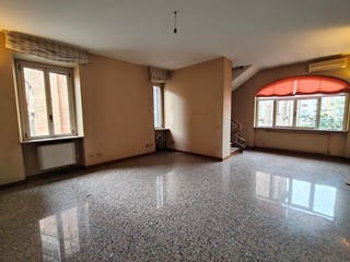 Casa Semi Indipendente in Vendita a Piacenza, 350'000€, 255 m², con Box