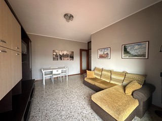 Trilocale in Affitto a Arona, 850€, 67 m², arredato, con Box