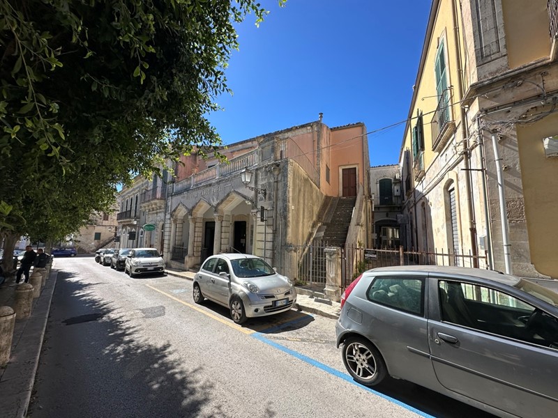 Villa in Vendita a Modica, zona MODICA ALTA, 120'000€, 120 m²