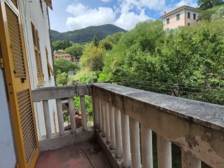 Appartamento in Vendita a Genova, zona Struppa, 42'000€, 57 m²