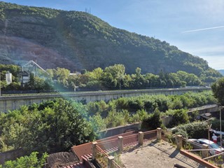 Appartamento in Vendita a Genova, zona Molassana, 110'000€, 113 m²