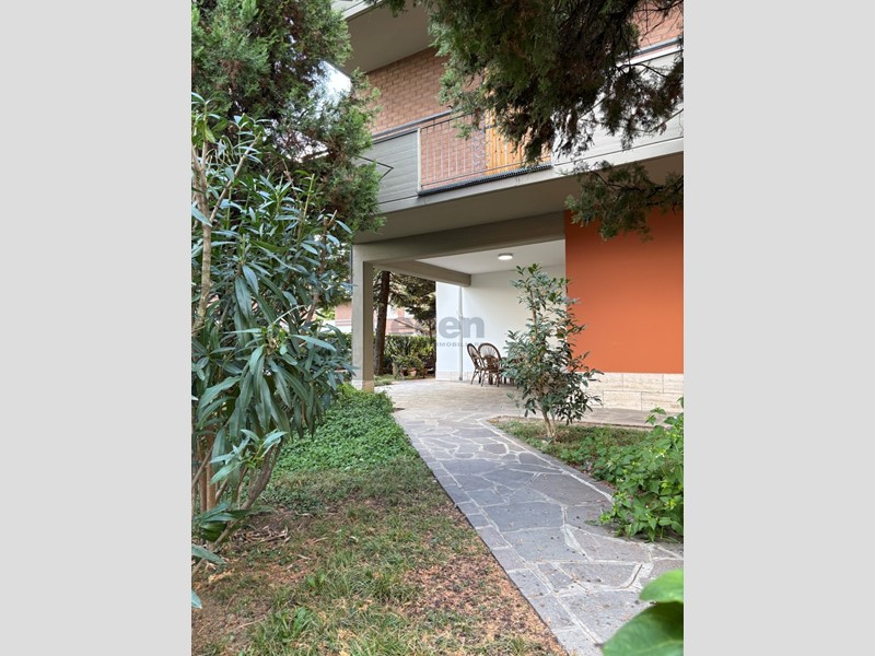 Villa in Vendita a Castelfranco Emilia, zona castelfranco emilia, 720'000€, 452 m², con Box