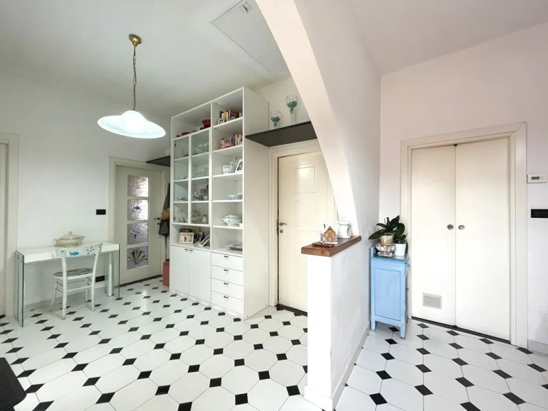 Quadrilocale in Vendita a Loano, 215'000&euro;, 65 m², arredato