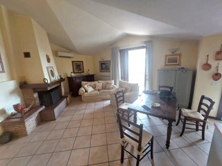 Appartamento in Vendita a Prato, 270'000€, 100 m², con Box