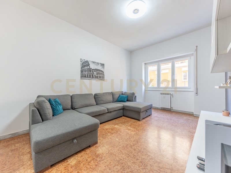 Trilocale in Vendita a Roma, zona Villa Bonelli, 275'000&euro;, 98 m², arredato