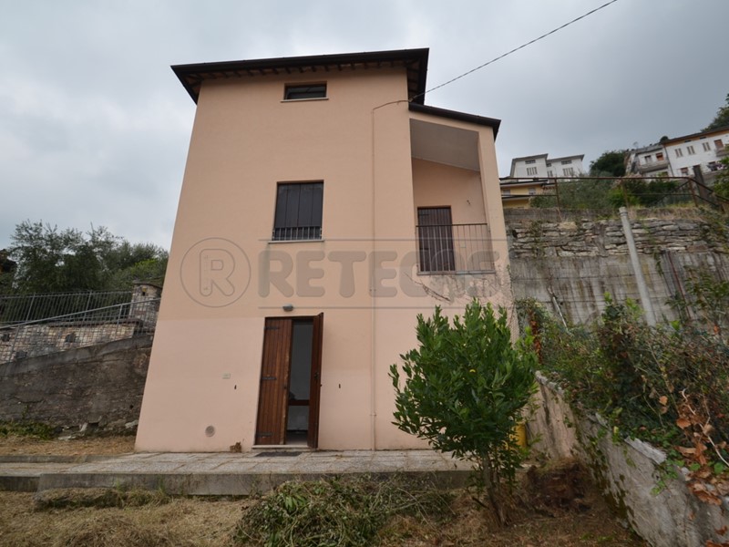 Casa Indipendente in Vendita a Valdagno, zona CENTRO STORICO, 19'000&euro;, 68 m²