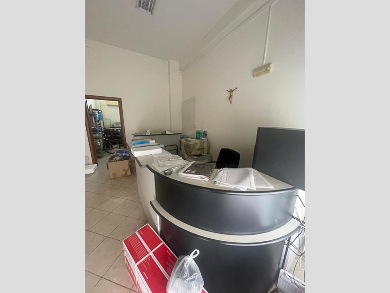 Ufficio in Vendita a Misterbianco, zona Serra - Belvedere, 49'000€, 65 m²
