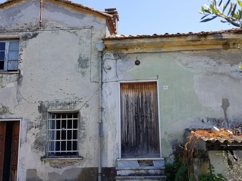 Rustico in Vendita a Fosdinovo, 350'000€, 260 m²