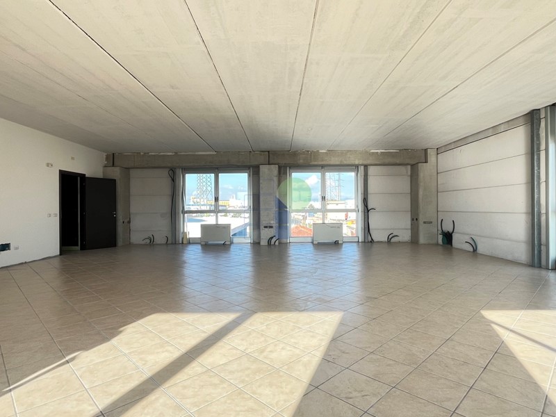 Ufficio in Affitto a Livorno, zona zona Portuale, 1'000€, 150 m²