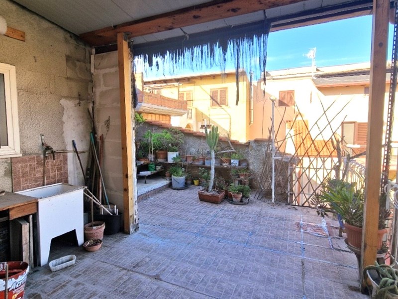 Casa Indipendente in Vendita a Mondragone, zona VIA VITTORIO EMANUELE, 45'000€, 110 m², con Box