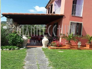 Casa Indipendente in Vendita a Santo Stefano di Magra, zona Pratolino, 300'000€, 115 m²