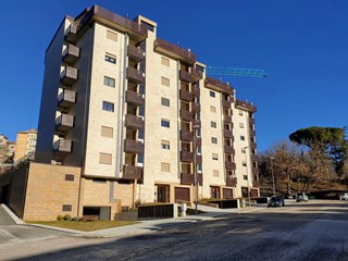 Trilocale in Vendita a Campobasso, zona Piazza Molise, 160'000€, 66 m², con Box