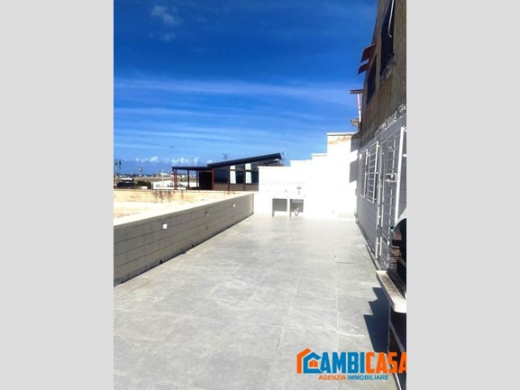 Bilocale in Vendita a Palermo, 100'000€, 68 m²