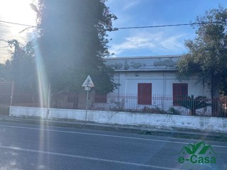 Villa in Vendita a Pace del Mela, 105'000€, 147 m²