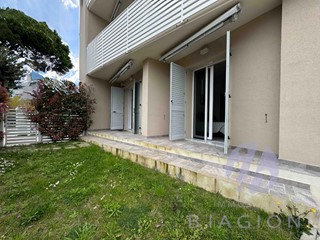 Quadrilocale in Vendita a Montignoso, zona Cinquale, 880'000€, 65 m², arredato