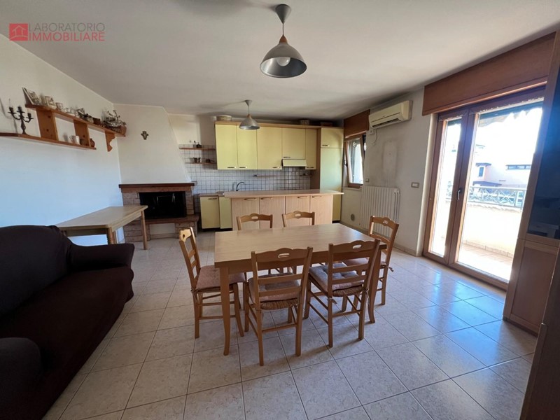 Quadrilocale in Vendita a Specchia, 175'000€, 176 m², con Box